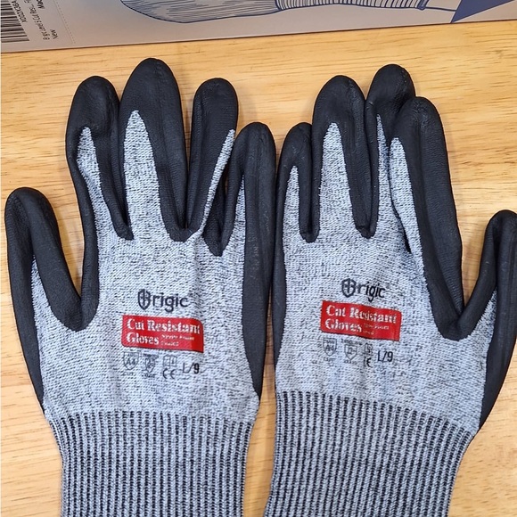 Brigic Level 5 Cut Resistant Gloves, Foam Nitrile Coating - Picture 2 of 8